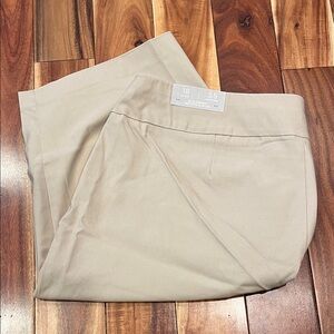 Chico’s ‘So slimming Brigitte slim leg’ khaki short - size 3.5 - NWT